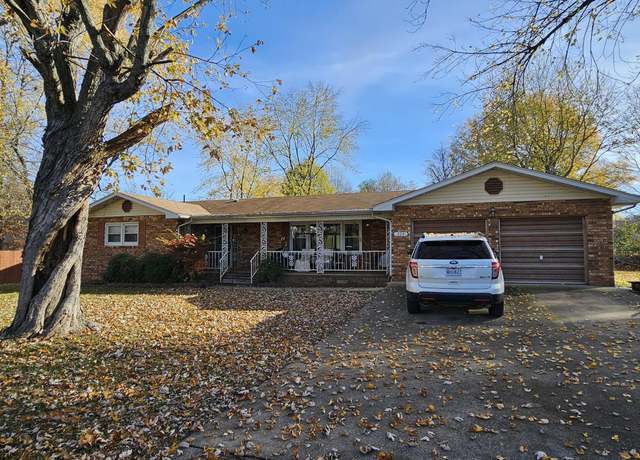Property at 224 Crawford St, West Plains, MO 65775, 3 beds, 2 baths