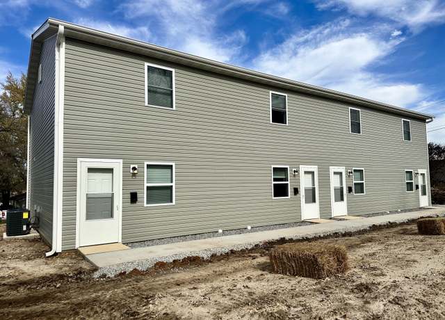 Property at 211 Mill St, Houston, MO 65483, 8 beds, 1 bath