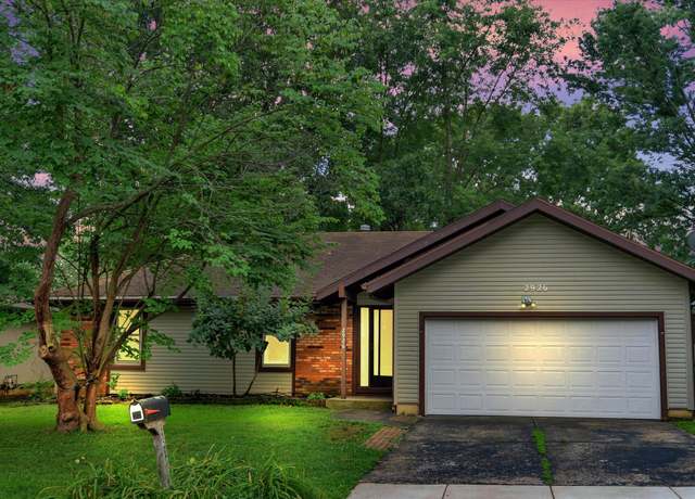 Property at 2926 E Eastwood St, Springfield, MO 65804, 3 beds, 2 baths
