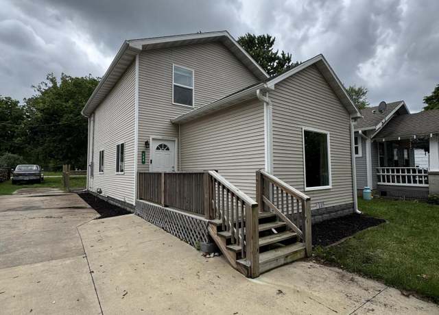 Property at 108 Jasper St, Aurora, MO 65605, 4 beds, 2.5 baths
