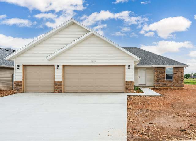 Property at 1312 N Maxine Ave, Nixa, MO 65714, 3 beds, 2 baths