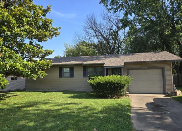 Property at 2811 W Seminole St, Springfield, MO 65807, 3 beds, 1 bath