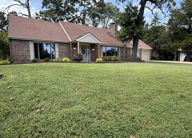 Property at 280 River Bluff Dr, Branson, MO 65616, 4 beds, 2.5 baths