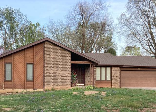 Property at 1910 S Kansas Ave, Springfield, MO 65807, 3 beds, 2 baths