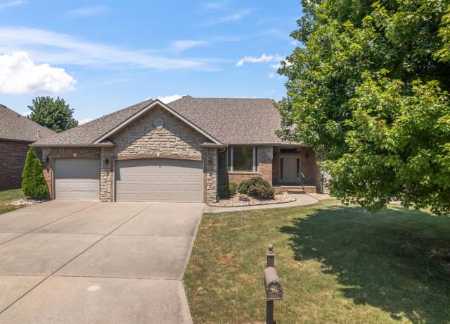 Property at 4403 E Cromwell St, Springfield, MO 65802, 3 beds, 2.5 baths