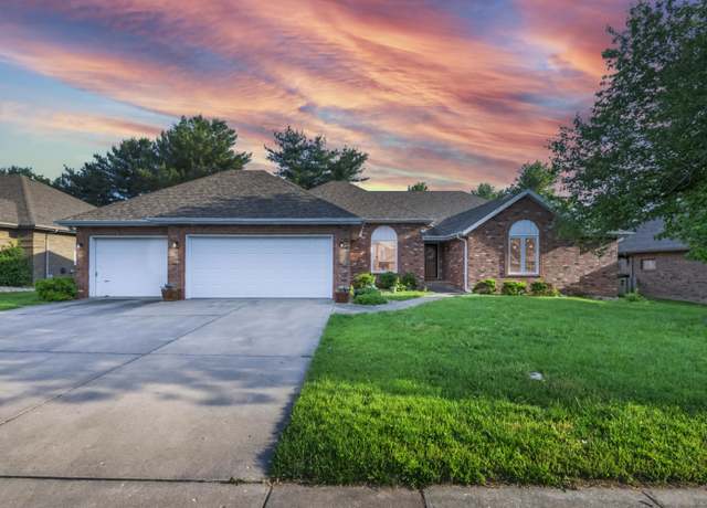 Property at 1166 W Shawnee St, Springfield, MO 65810, 3 beds, 2 baths