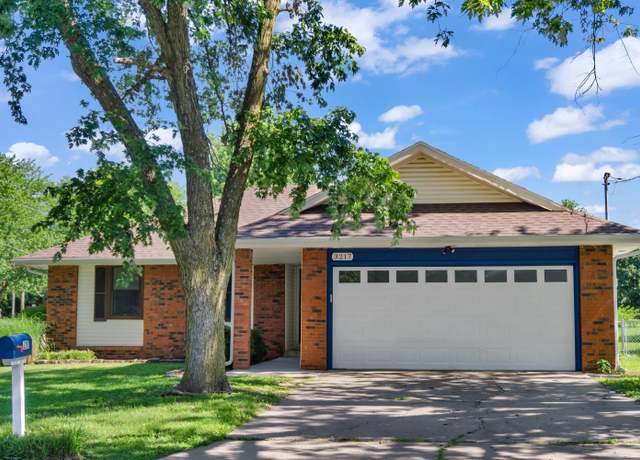Property at 3217 W Riverside St, Springfield, MO 65807, 3 beds, 2 baths