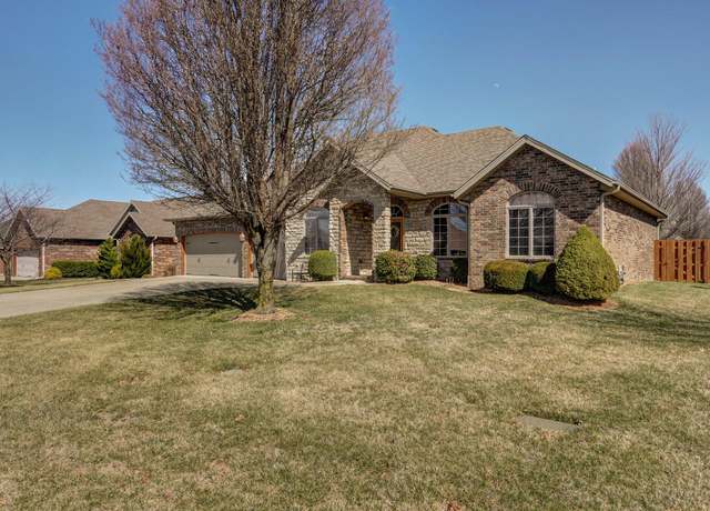 Property at 3830 Slavens Ave, Springfield, MO 65803, 4 beds, 2.5 baths