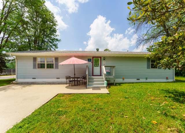 Property at 301 Lake Dr, Branson, MO 65616, 3 beds, 2 baths