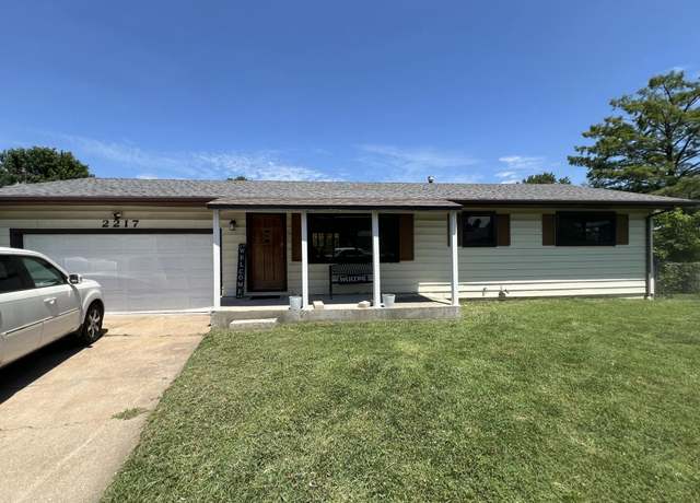Property at 2217 N Ethyl Pl, Springfield, MO 65803, 3 beds, 2 baths