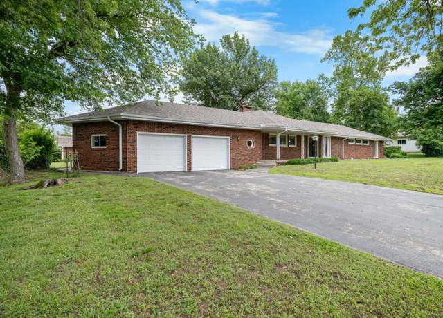 Property at 1622 Oakland Ave, Bolivar, MO 65613, 3 beds, 2 baths