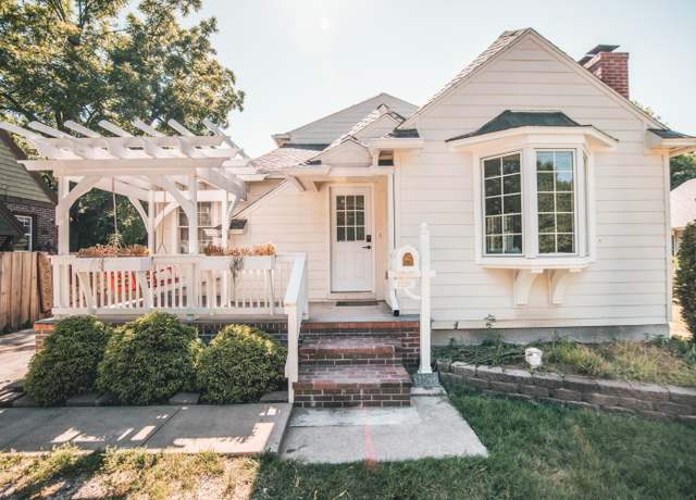 Property at 1529 S Fremont Ave, Springfield, MO 65804, 4 beds, 4.5 baths