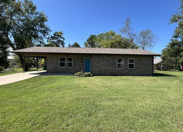 Property at 309 Short St, Willow Springs, MO 65793, 3 beds, 2 baths