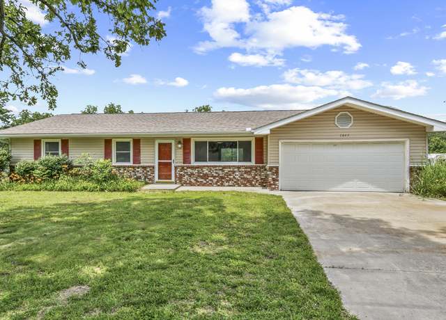 Property at 7047 W Lone Oak St, Springfield, MO 65803, 3 beds, 1.5 baths