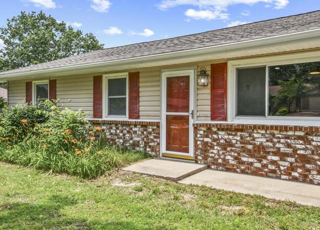 Property at 7047 W Lone Oak St, Springfield, MO 65803, 3 beds, 1.5 baths
