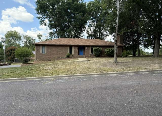 Property at 300 S Cedarbrook Dr, Monett, MO 65708, 4 beds, 3 baths