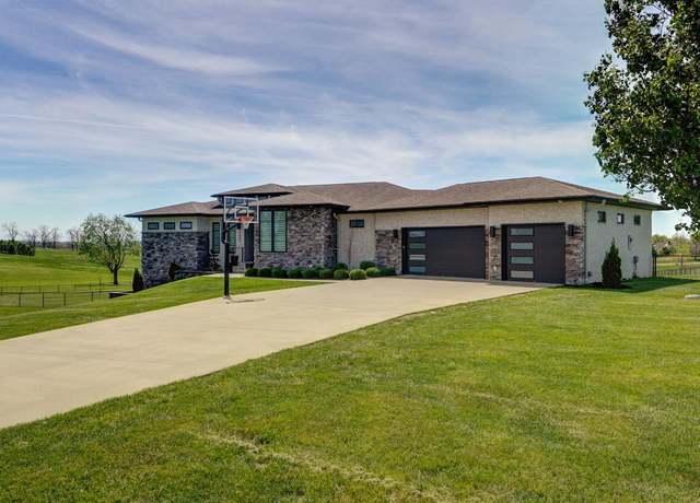 Property at 2804 Kinkade Vlg, Ozark, MO 65721, 4 beds, 3.5 baths