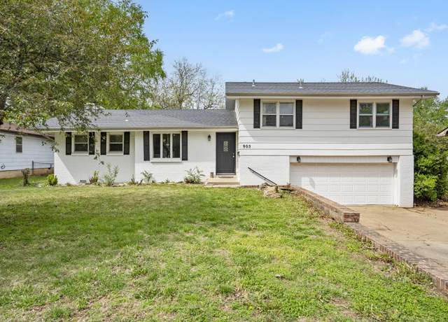 Property at 905 E Greenwood St, Springfield, MO 65807, 3 beds, 2 baths