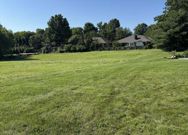 Property at 832 E Crystal Ave, Nixa, MO 65714