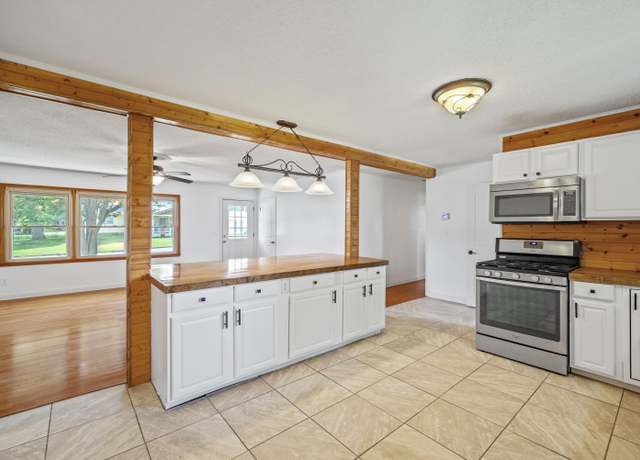 Property at 103 N Spring St, Cassville, MO 65625, 3 beds, 2 baths