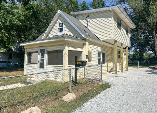 Property at 1835 W Chestnut St, Springfield, MO 65802, 2 beds, 1 bath
