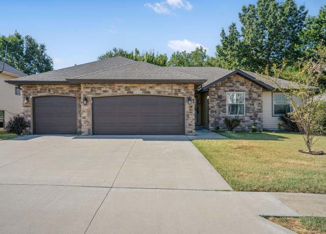 Property at 2116 W Mcclernon St, Springfield, MO 65803, 4 beds, 2 baths