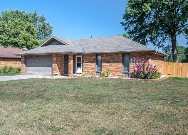 Property at 3139 W Village Ln, Springfield, MO 65807, 3 beds, 2 baths