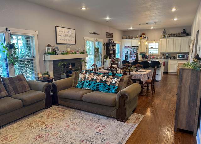 Property at 220 Preacher Roe Blvd, West Plains, MO 65775, 2 beds, 1 bath