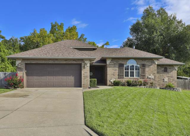 Property at 2637 W Darby St, Springfield, MO 65810, 3 beds, 2 baths
