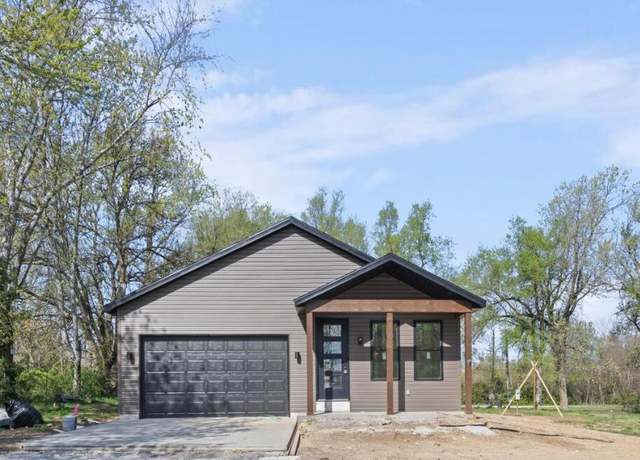 Property at 393 S Oak Ave, Sparta, MO 65753, 3 beds, 2 baths