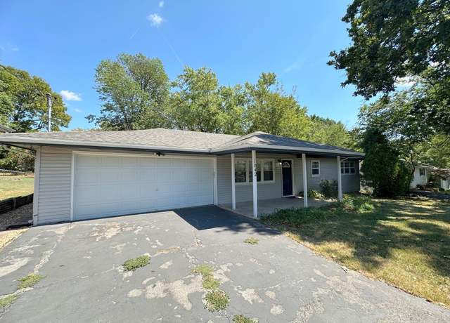 Property at 1042 S John Ave, Springfield, MO 65804, 3 beds, 1.5 baths