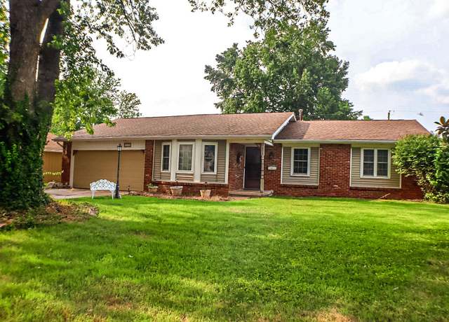 Property at 1319 E Greenwood St, Springfield, MO 65804, 3 beds, 2 baths