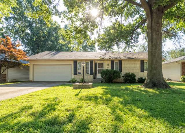 Property at 2924 S Roanoke Ave, Springfield, MO 65807, 3 beds, 2 baths