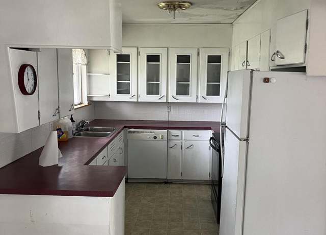 Property at 1310 S Madison Ave, Aurora, MO 65605, 3 beds, 1 bath