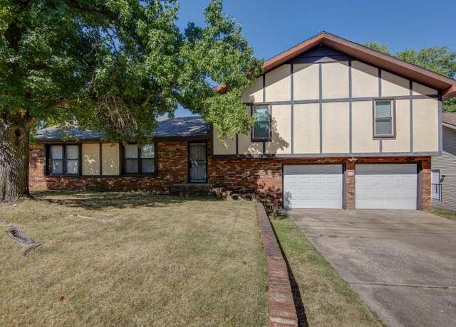 Property at 3839 N Stewart Ave, Springfield, MO 65803, 3 beds, 2.5 baths