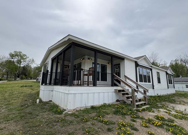 Property at 110 E Elm St, Stockton, MO 65785, 3 beds, 2 baths