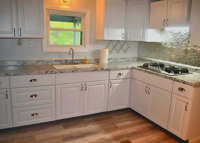 Property at 21 Myrtle St, Cape Fair, MO 65624, 2 beds, 2 baths