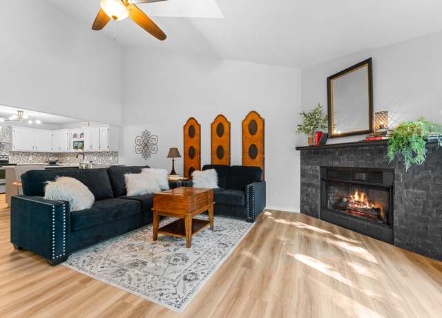 Property at 185 Eagle Pointe Dr, Branson, MO 65616, 4 beds, 3 baths