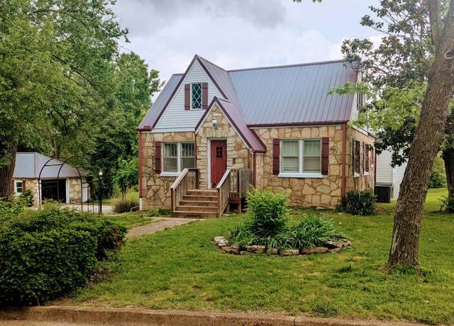 Property at 1301 W Main St, West Plains, MO 65775, 4 beds, 2 baths