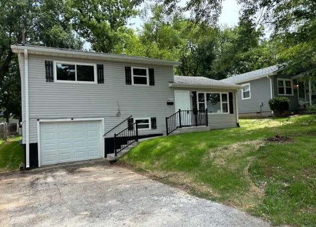Property at 2074 N Albertha Ave, Springfield, MO 65803, 3 beds, 1 bath