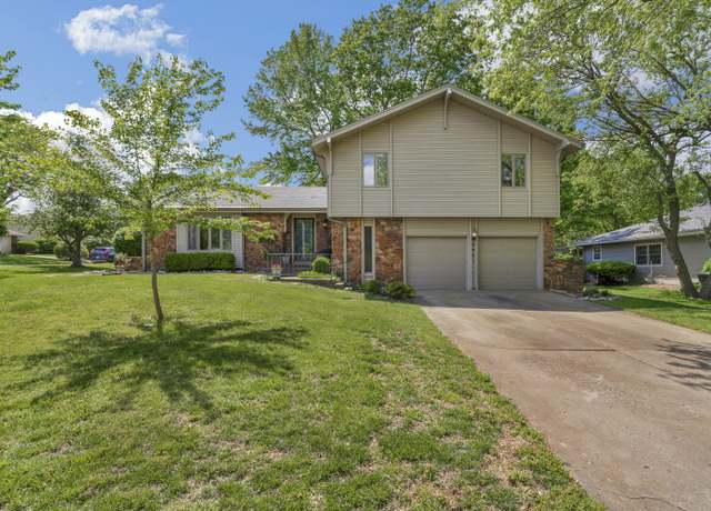 Property at 2941 S Versailles Ave, Springfield, MO 65804, 4 beds, 3 baths