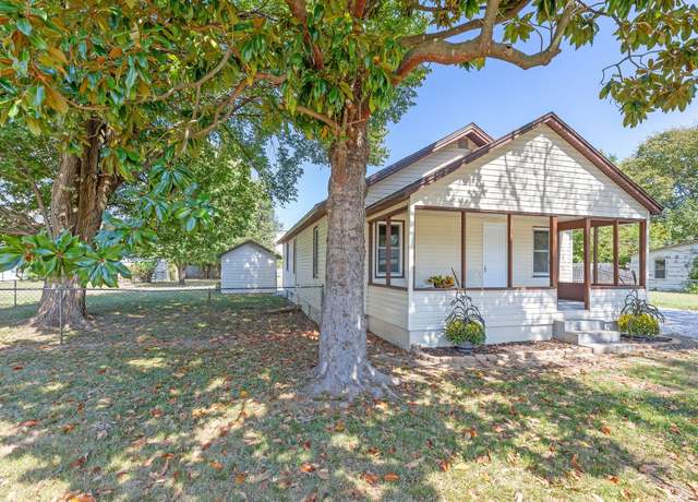Property at 2425 E Atlantic St, Springfield, MO 65803, 2 beds, 1 bath