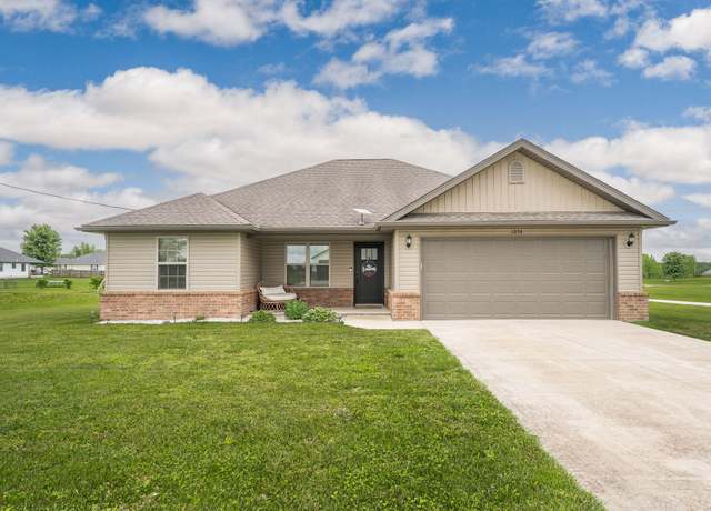 Property at 1054 Thoroughfare St, Seymour, MO 65746, 3 beds, 2 baths