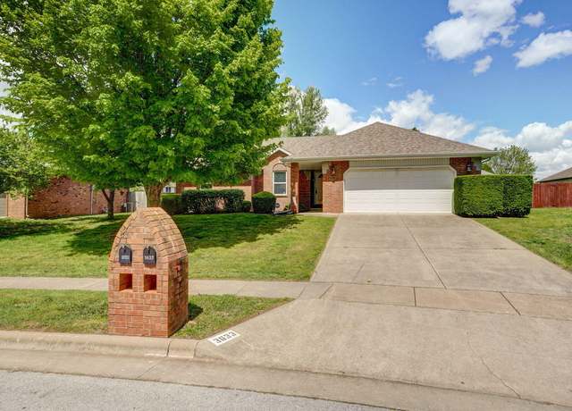 Property at 3633 W Village Ter, Springfield, MO 65810, 3 beds, 2 baths