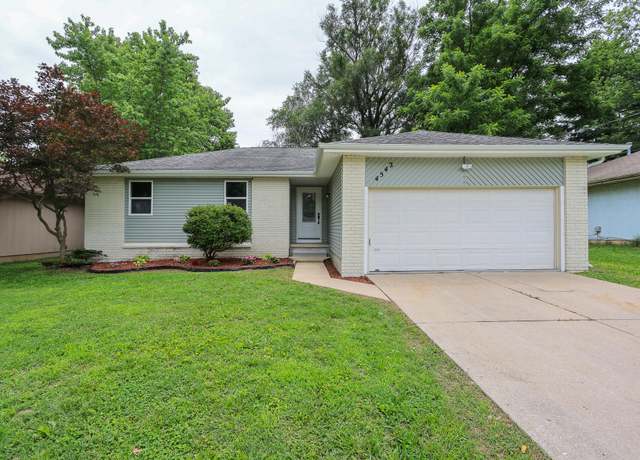 Property at 4542 W La Siesta St, Springfield, MO 65802, 3 beds, 2 baths