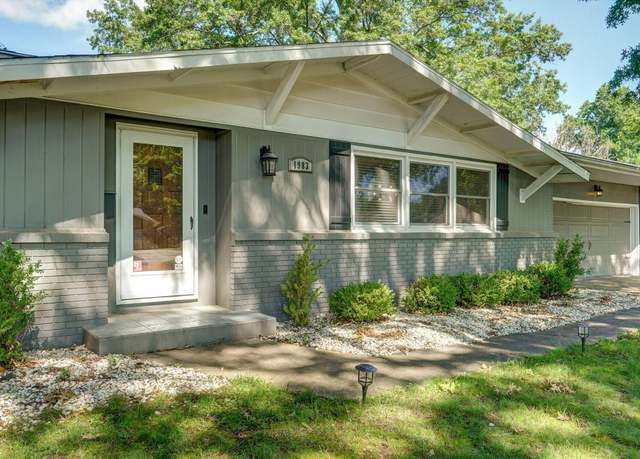 Property at 1983 S Meadowview Ave, Springfield, MO 65804, 4 beds, 3 baths