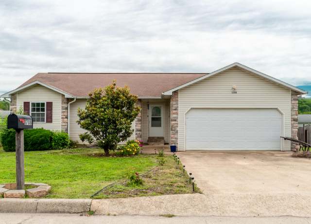 Property at 1708 Tiffany St, West Plains, MO 65775, 3 beds, 2 baths