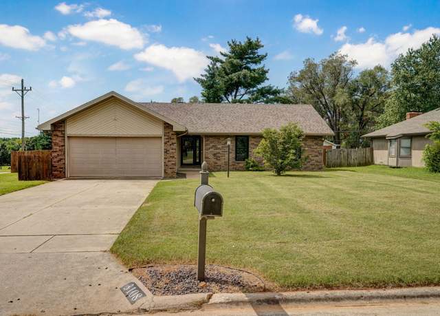 Property at 3108 W Broadmoor St, Springfield, MO 65807, 3 beds, 2 baths