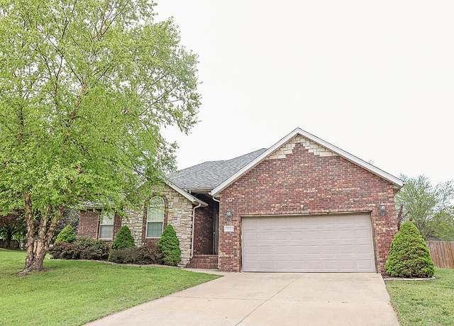 Property at 611 S Monterrey Ave, Springfield, MO 65802, 3 beds, 2 baths