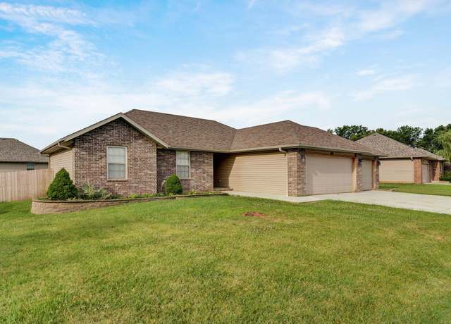 Property at 5618 W Sugar Pine Dr, Springfield, MO 65802, 3 beds, 2 baths